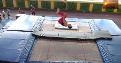 Акробатика, прыжки и гимнастика: Спорт на батуте