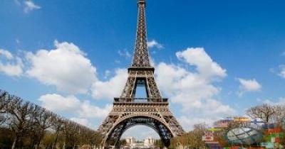 Ейфелева вежа - сталевий символ Парижа